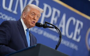 Trump discursa após Governo dos EUA rebatizar Instituto da Paz com o seu nome