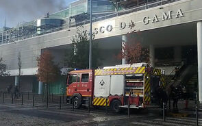 Novas imagens mostram aparato no centro comercial Vasco da Gama após incêndio em restaurante