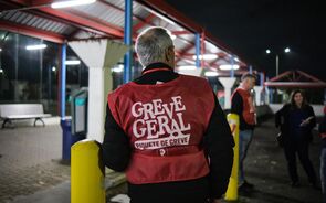 Mais de 600 voos cancelados devido à greve. Há voos desviados do aeroporto de Faro