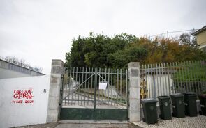 Escola fechada devido à greve que contesta o pacote laboral do Governo