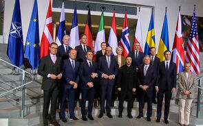 Zelensky junta-se aos líderes europeus em Berlim para discutir propostas de paz para a Ucrânia   