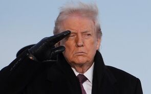 Tucker Carlson diz que Trump vai declarar guerra à Venezuela