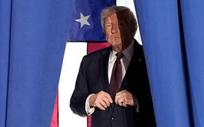 Trump marca 2025 com tarifas, Médio Oriente e Ucrânia