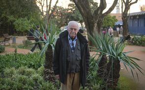 Ruy de Carvalho, ator de 98 anos, internado após AVC, mas com quadro estável.