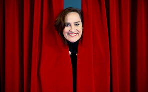 Maria Rueff explica a importância do humor e os desafios da polarização na sociedade