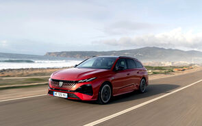 Peugeot 308: estética renovada e motorizações variadas