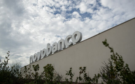 Destaque para compra do Novobanco e fusões na fruta, saúde e retalho