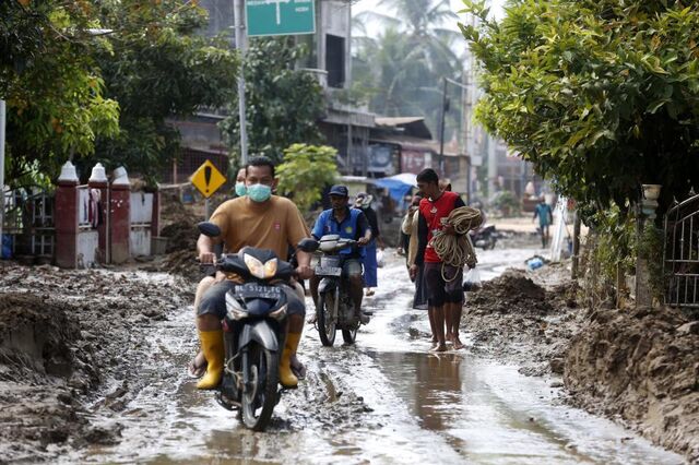 Número de mortos nas cheias na Indonésia já ultrapassa os 800