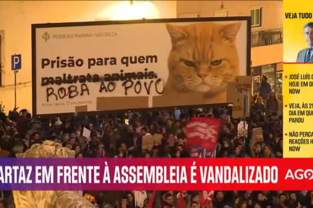 Greve geral: Cartaz em frente à Assembleia é vandalizado