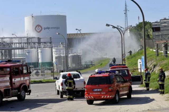 Incêndio na Petrogal em Matosinhos já foi extinto
