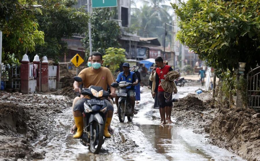 Inundações na Indonésia causam mortos e deixam rasto de destruição