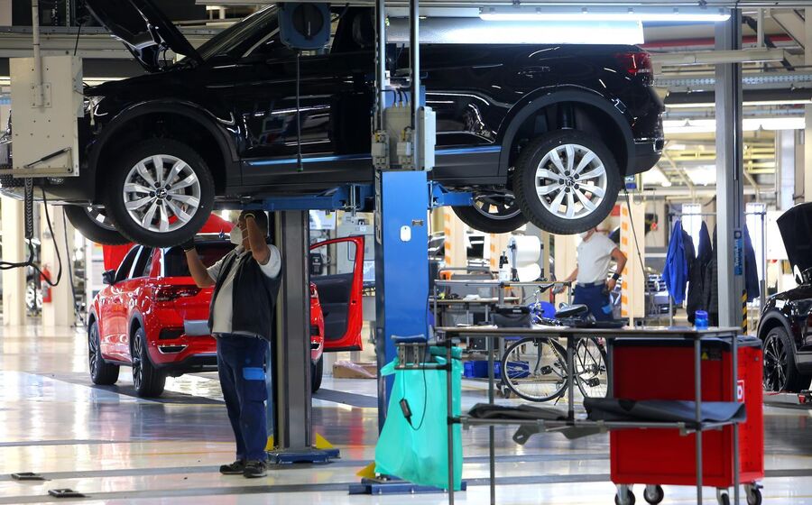 Trabalhadores da Autoeuropa aprovam moção contra pacote laboral do Governo