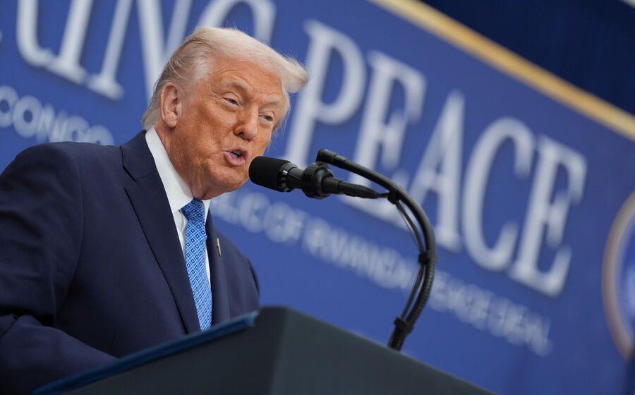 Trump discursa após Governo dos EUA rebatizar Instituto da Paz com o seu nome