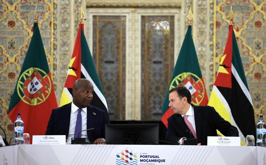 O primeiro-ministro e o presidente moçambicano estiveram juntos no Palácio da Bolsa, no Porto.