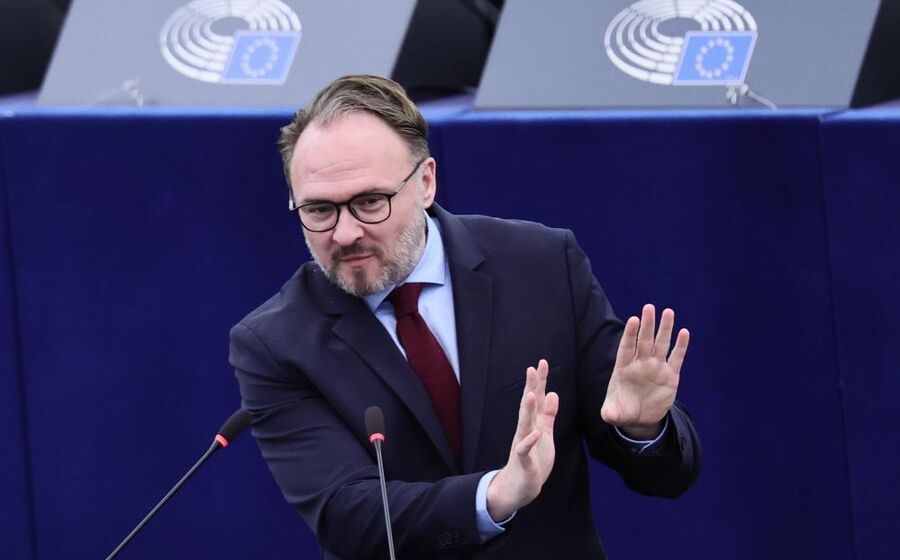 Bruxelas procura travar a especulação imobiliária com Plano Europeu para a Habitação Acessível.