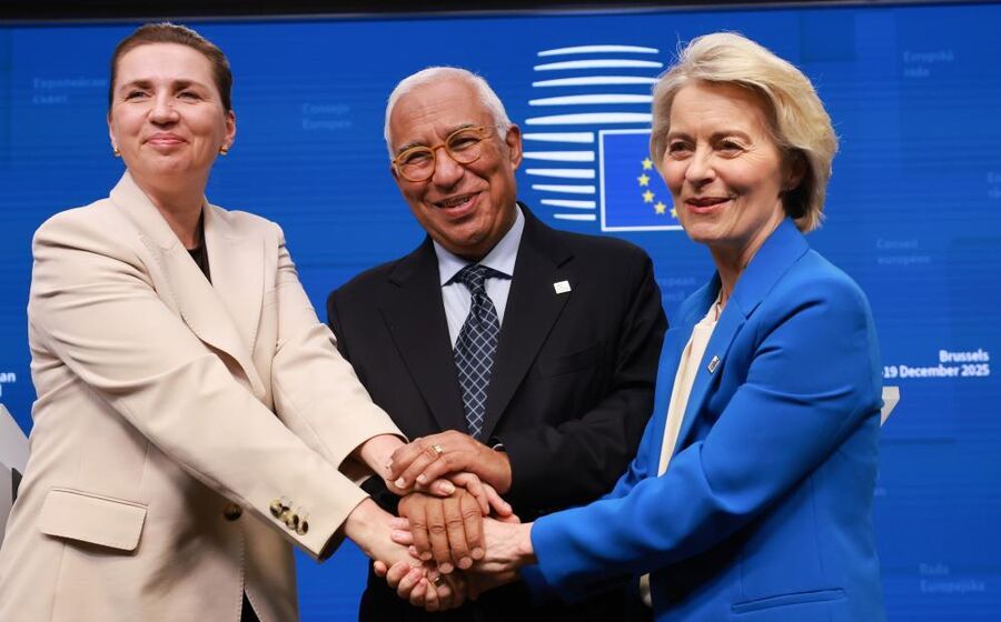 Costa, Frederiksen e Von der Leyen celebram apoio à Ucrânia em Bruxelas.
