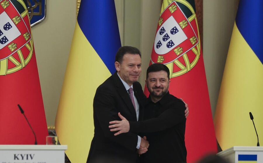 Luís Montenegro e Volodymyr Zelensky em Kiev em dezembro de 2025