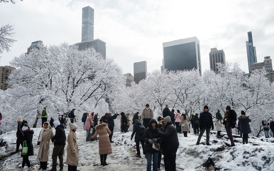 Tempestade de neve causa cancelamentos de voos em Nova Iorque e nos EUA.
