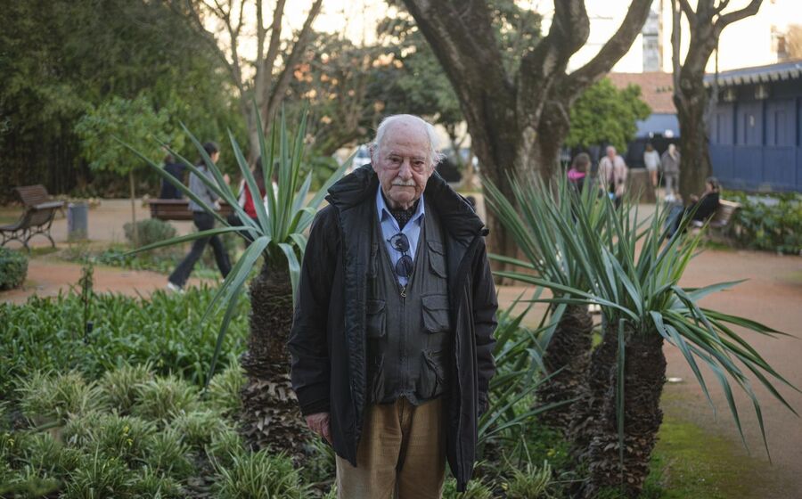 Ruy de Carvalho, ator de 98 anos, internado após AVC, mas com quadro estável.