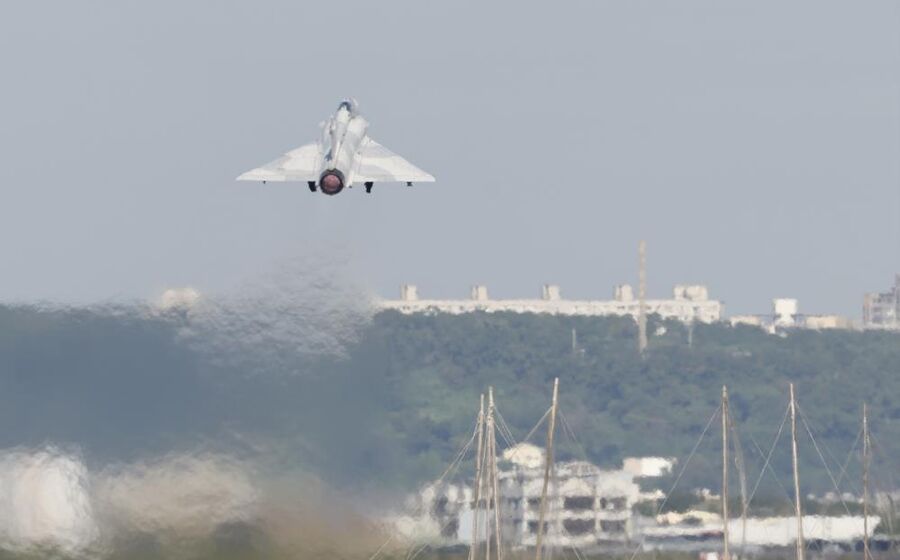 China lança exercícios militares junto a Taiwan e aumenta tensão na região