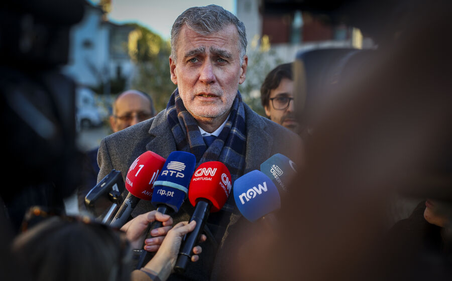 Gouveia e Melo denuncia tentativa de 'assassinato de caráter' e 'ingerência' política