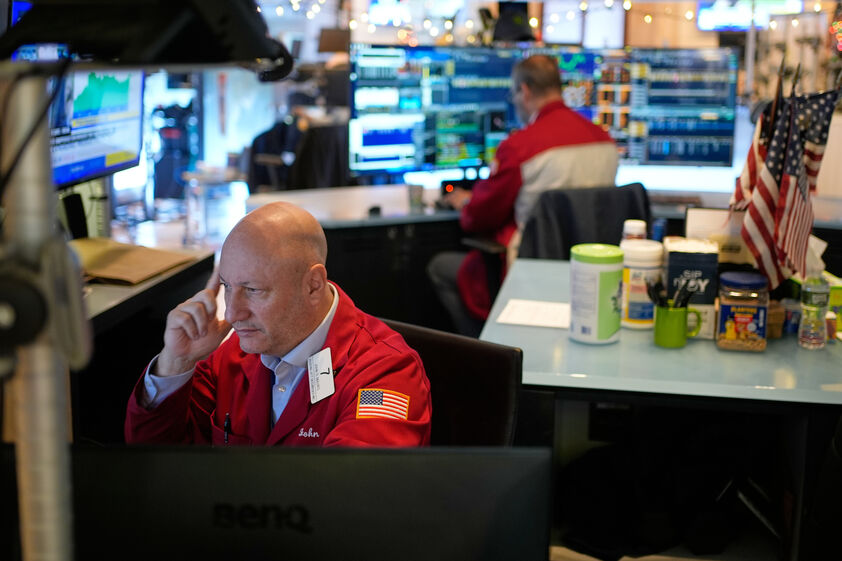 Queda em Wall Street devido a receios sobre avaliação de empresas de IA, como Oracle e Broadcom