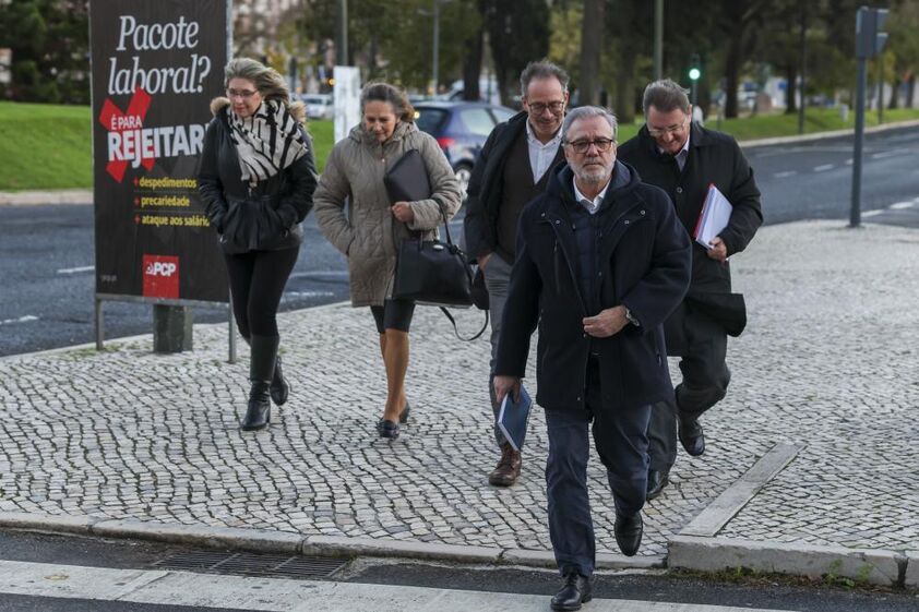 Mário Mourão e Carlos Alves, secretário executivo da UGT, à entrada de uma reunião no Ministério do Trabalho