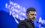Zelensky discursou no Fórum Económico Mundial, criticando fortemente a inação da UE.