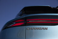 Detalhe da traseira do Changan Deepal S05, um elétrico eficiente