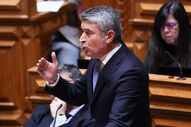 Montenegro debate mortalidade e eleições na Assembleia da República
