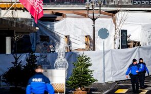 Incêndio em bar de estância de ski na Suíça causa vítimas; autoridades investigam