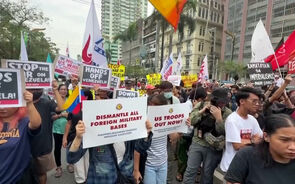 Manifestantes saem à rua em Manila em protesto contra ataque dos EUA à Venezuela