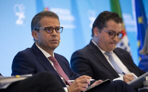 Governo responde à OCDE: Reduções de IRS e IRC 'são para implementar' 