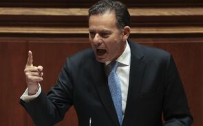 Governo mantém confiança em crescimento 'à volta de 2%' e excedente de 0,3%