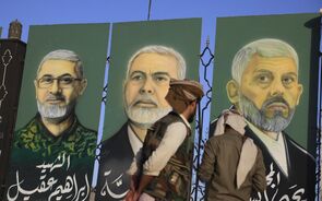 Irão avisa que bombardeará bases americanas na região se Trump atacar