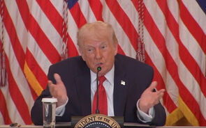 Trump ameaça impor tarifas a países que não apoiem plano dos EUA para controlar a Gronelândia   