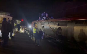 Dois comboios de alta velocidade descarrilam em Espanha 