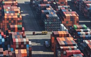 FMI mais otimista vê economia global a resistir às tarifas em 2026. Zona Euro abranda