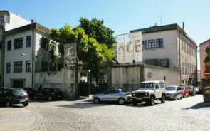 Antigo Colégio Almeida Garret, localizado na praça Coronel Pacheco, no Porto.