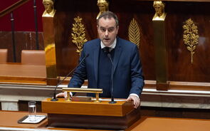 Lecornu classificou o plano de 'radical'.