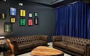 O grupo Wotels transformou uma garagem de pneus e arranjos de mecânica num espaço multifuncional.