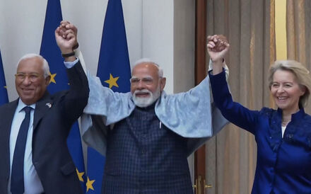 A União Europeia e a Índia fecharam um mega-acordo comercial esta terça-feira, em Nova Deli.