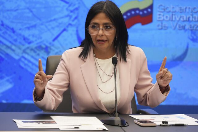 Presidente interina da Venezuela cria comissão para libertação de Maduro
