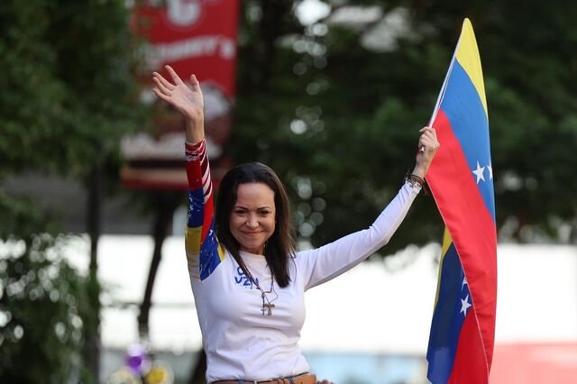 Polícia dispara sobre drones em palácio na Venezuela. Nobel da Paz saúda captura de Maduro