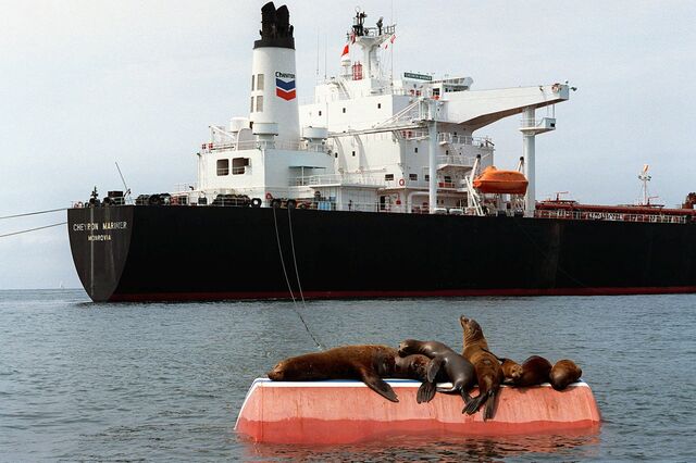 Chevron tem frota de 11 navios a caminho da Venezuela para ir buscar petróleo