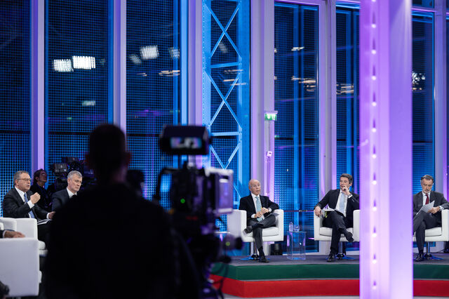 11 candidatos, vários temas e 2h30 de frente-a-frente: Venezuela, Saúde e Habitação foram algumas das questões debatidas