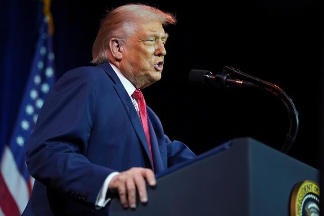 Trump quer compra de 171 mil milhões de euros em títulos hipotecários para reduzir taxas