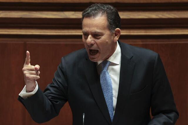 Governo mantém confiança em crescimento 'à volta de 2%' e excedente de 0,3%