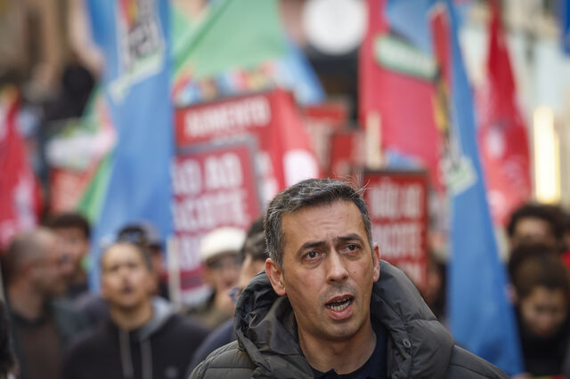 CGTP entrega abaixo-assinado com mais de 190.000 assinaturas para 'derrotar pacote laboral'