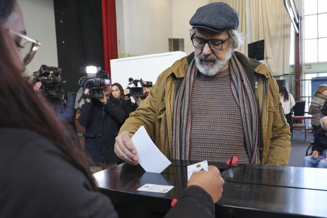 Manuel João Vieira conquista mais de 1% com “Ferraris e vinho para todos”